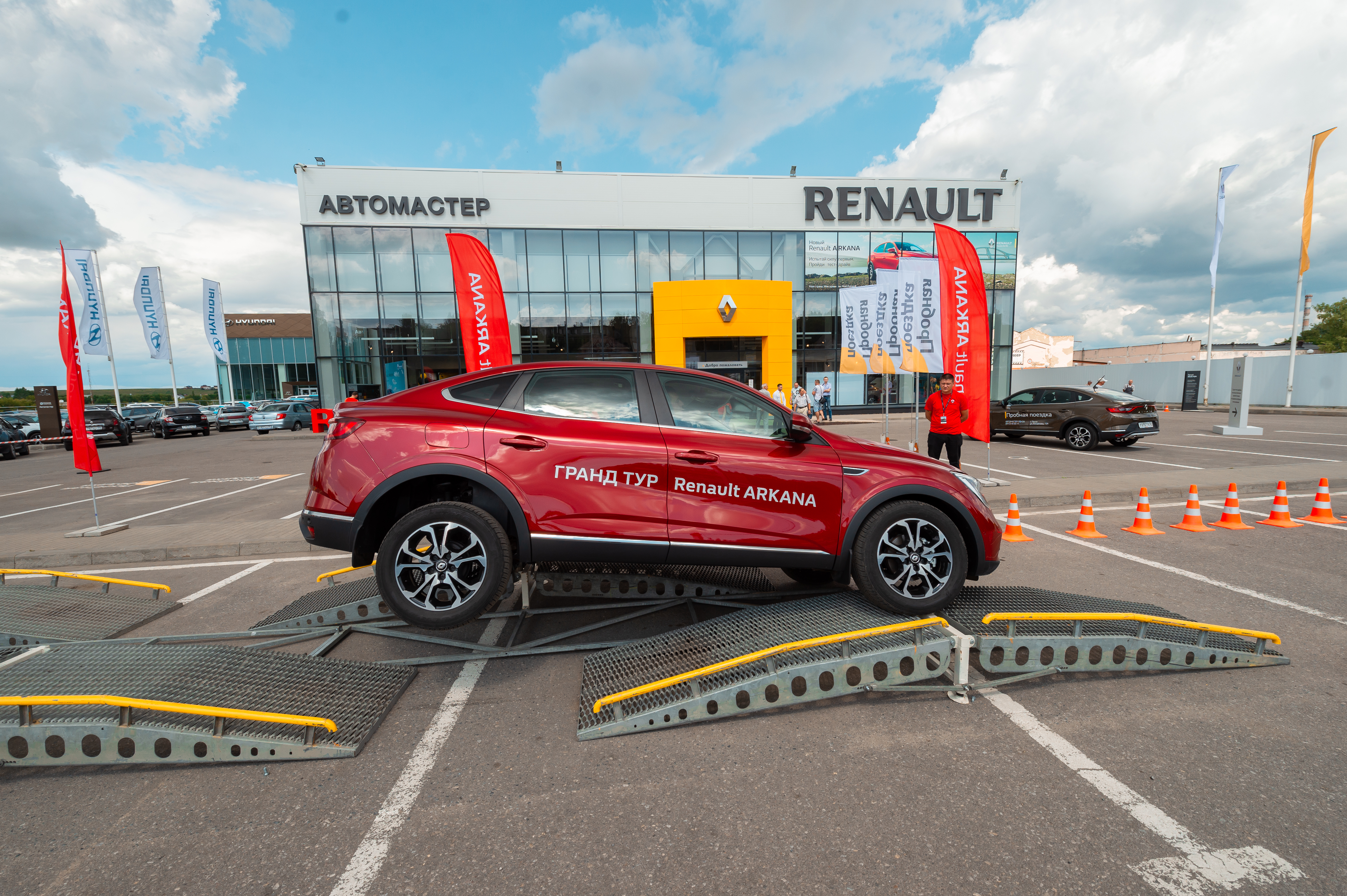 Фотоотчет с презентации нового купе-кроссовера Renault ARKANA 14 июля 2019 г.