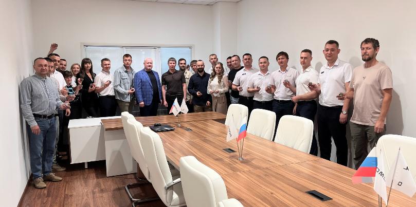 Торжественное награждение сотрудников  ДЦ Omoda & Jaecoo  и ДЦ Chery Ульяновская фирменными серебряными и  золотыми значками