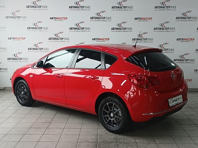 Opel Astra 2012