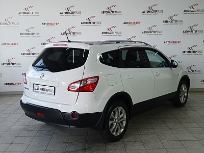 Nissan Qashqai+2 2010