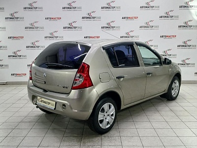 Renault Sandero 2011