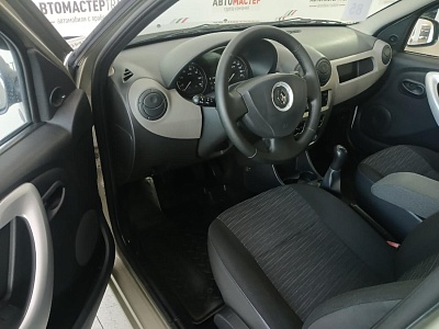 Renault Sandero 2011