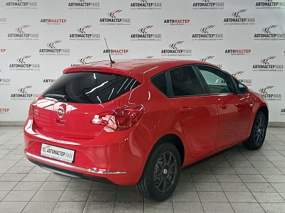 Opel Astra 2012