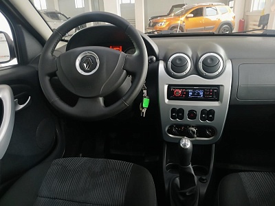 Renault Sandero 2011