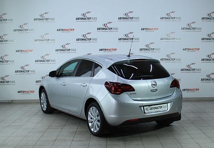 Opel Astra 2011