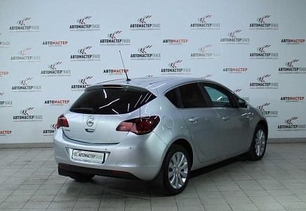 Opel Astra 2011