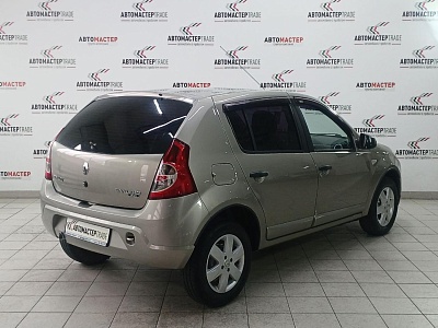 Renault Sandero 2010